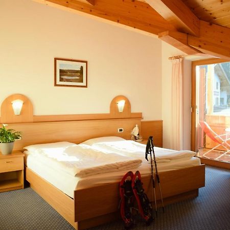 Hotel Waldheim Sarnonico エクステリア 写真