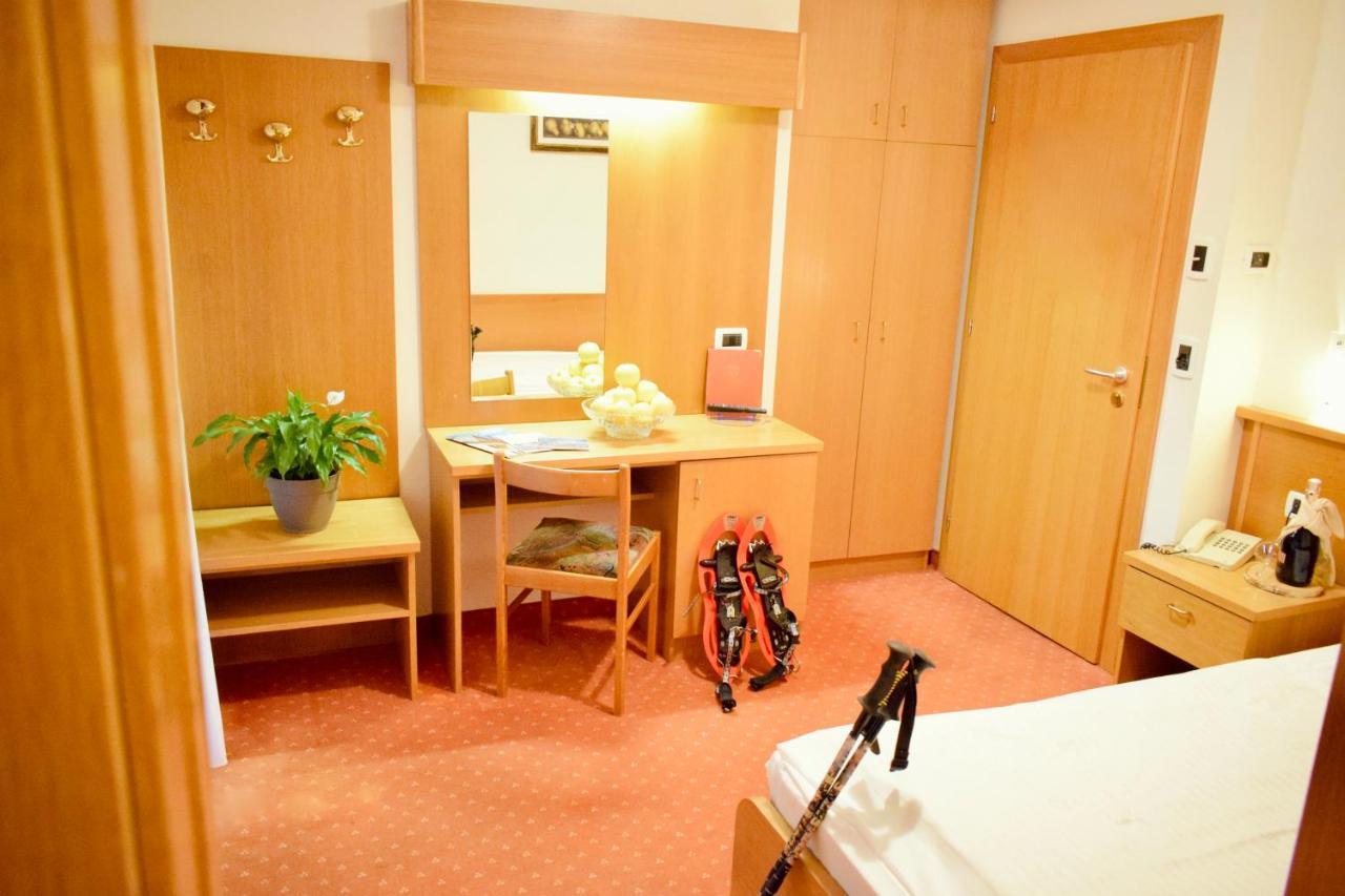 Hotel Waldheim Sarnonico エクステリア 写真