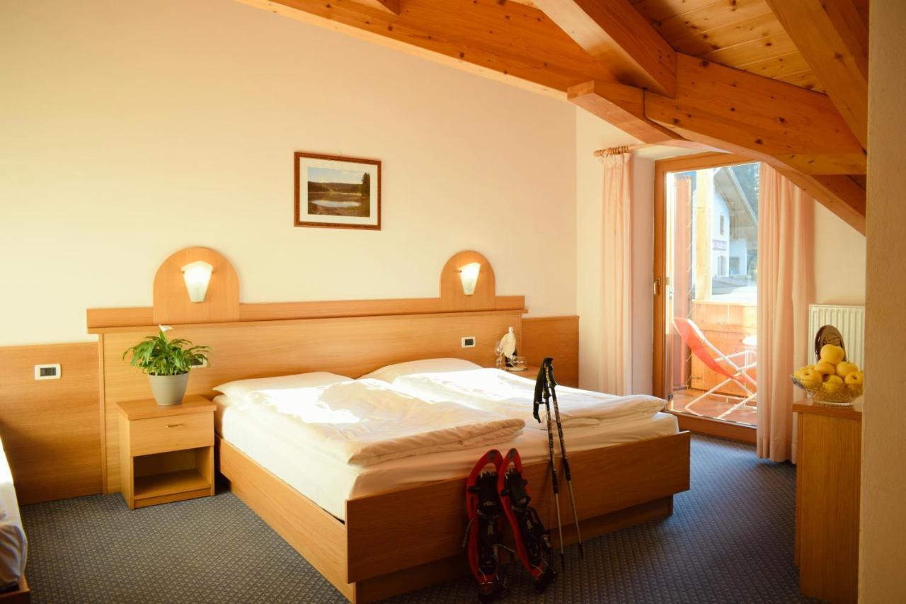Hotel Waldheim Sarnonico エクステリア 写真