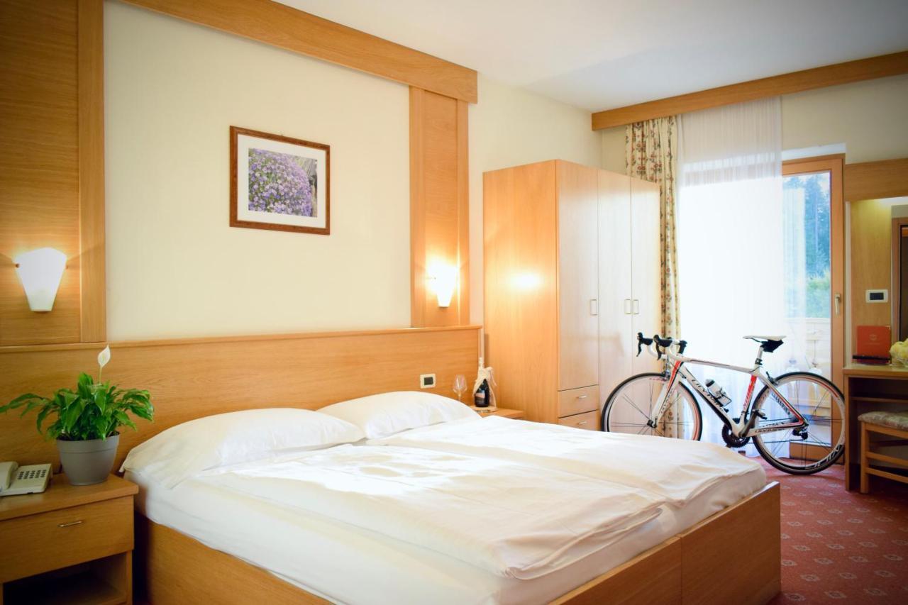 Hotel Waldheim Sarnonico エクステリア 写真