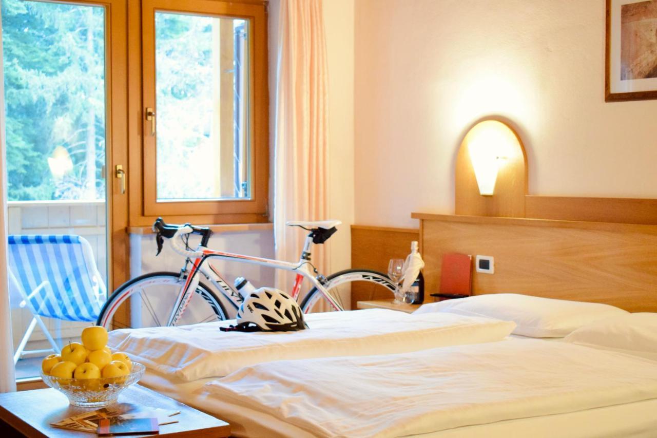 Hotel Waldheim Sarnonico エクステリア 写真