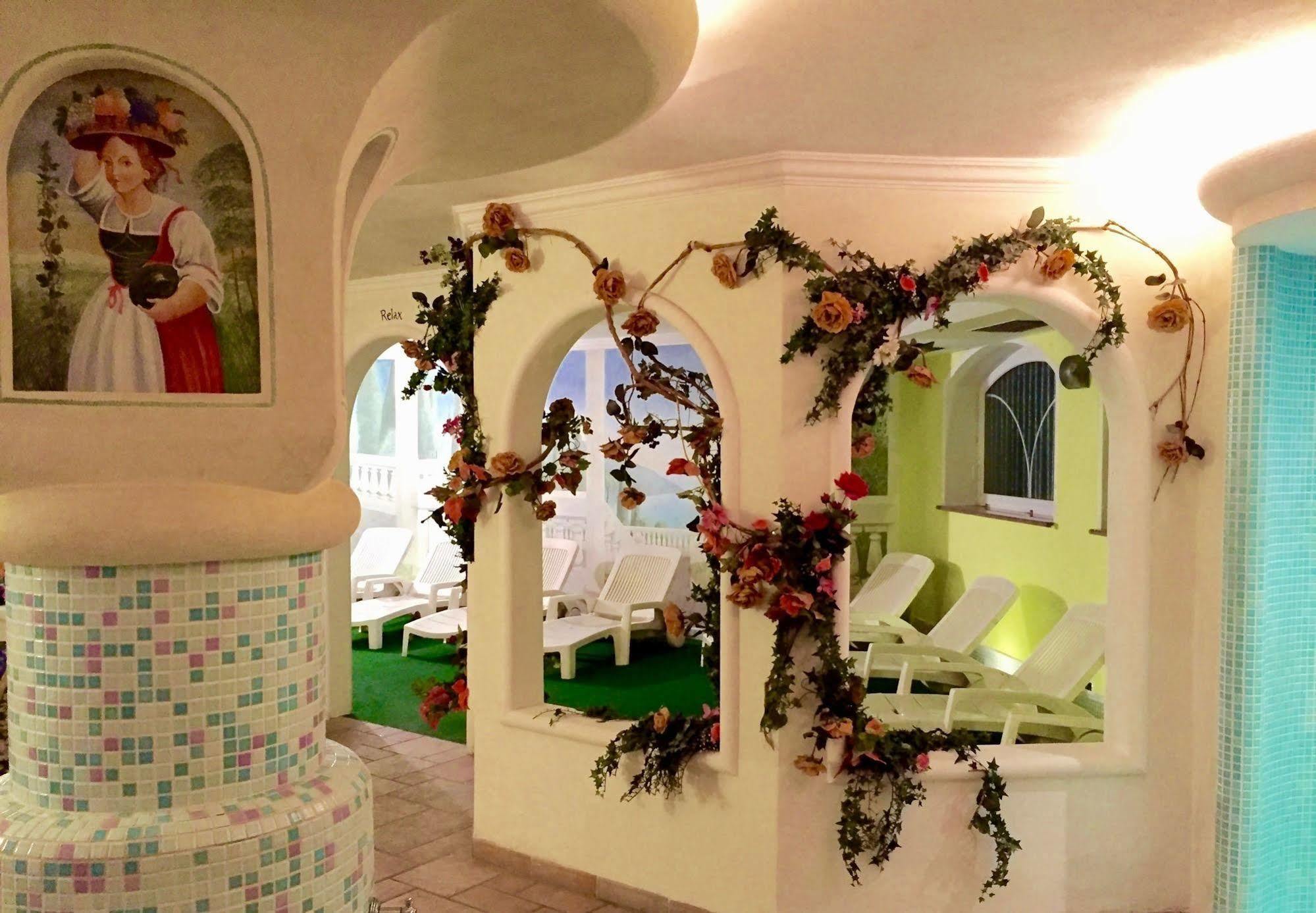Hotel Waldheim Sarnonico エクステリア 写真